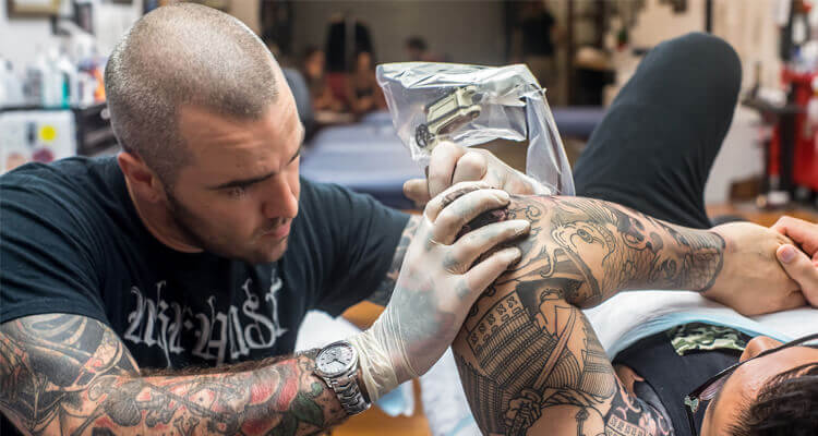 man getting tattoos, tattoo fashion