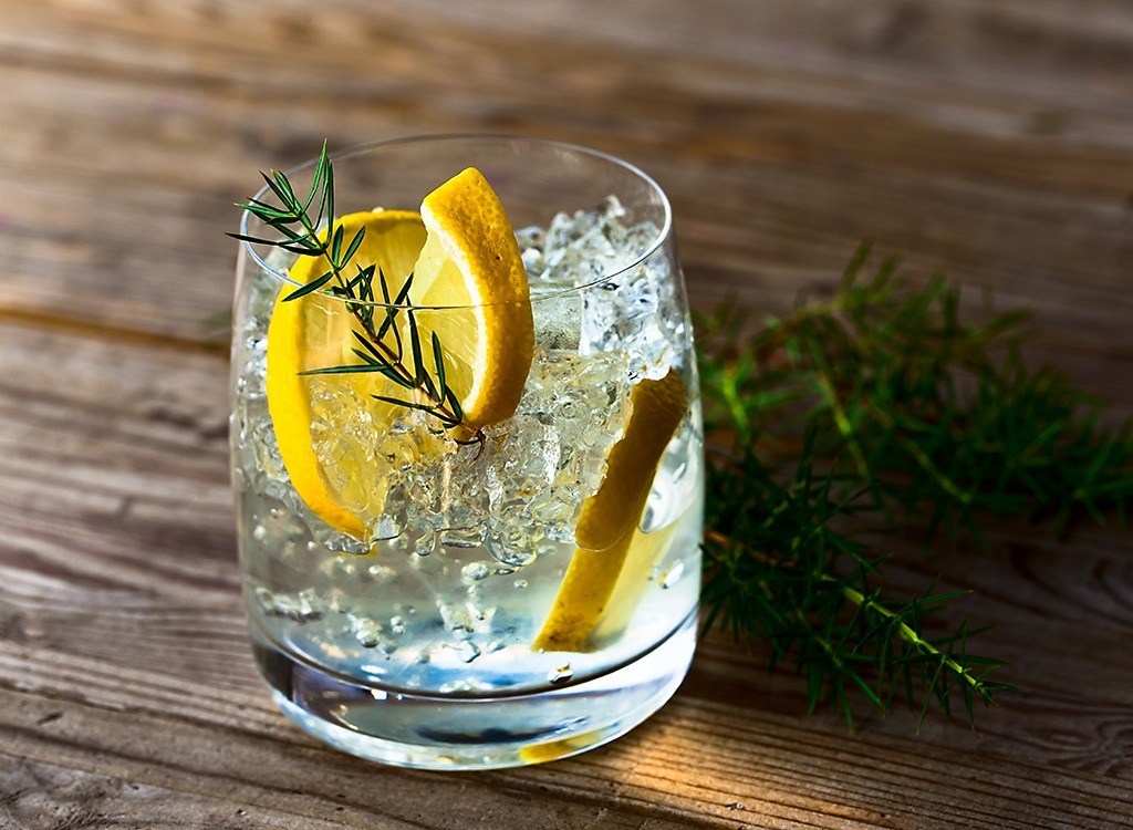 vodka with lemon