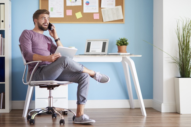 Man in the home office 
