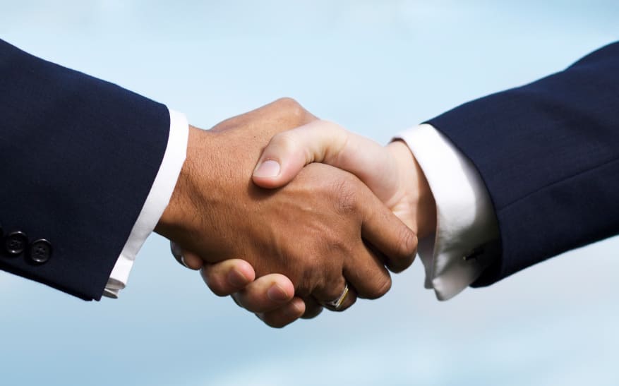 keys to a successful interview for men, men shake hands