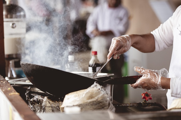 closeup-shot-chef-cooking-with-blurred-background