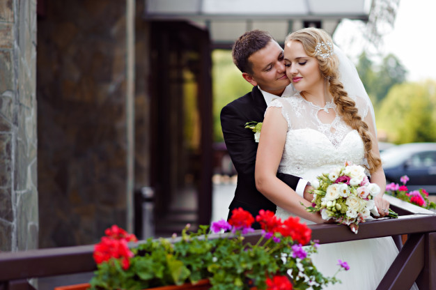 Couple photo shoot at the wedding day 