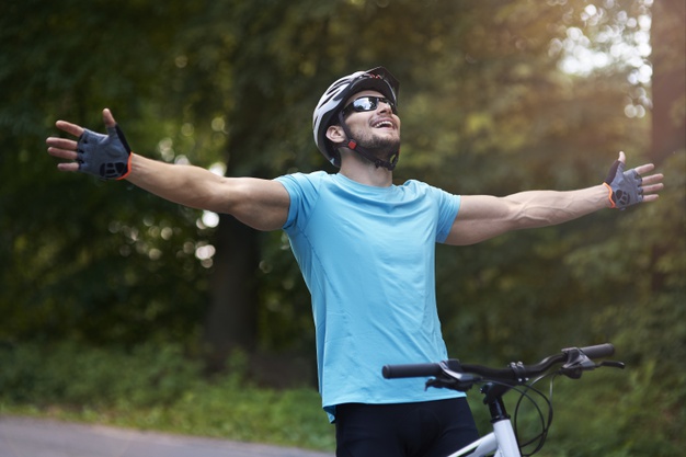 cyclist-finish-line