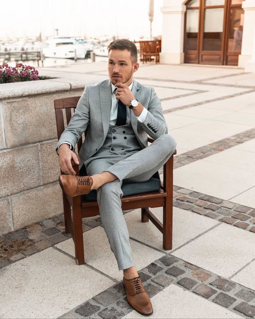 Stylish-grey-outfit