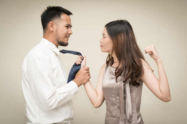 couple fight due to jealousy