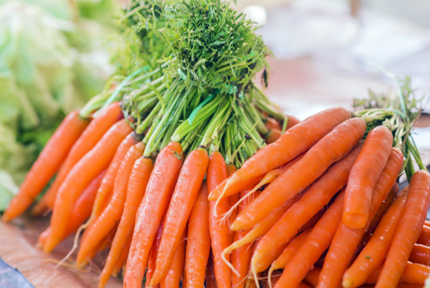 fresh organic carrots