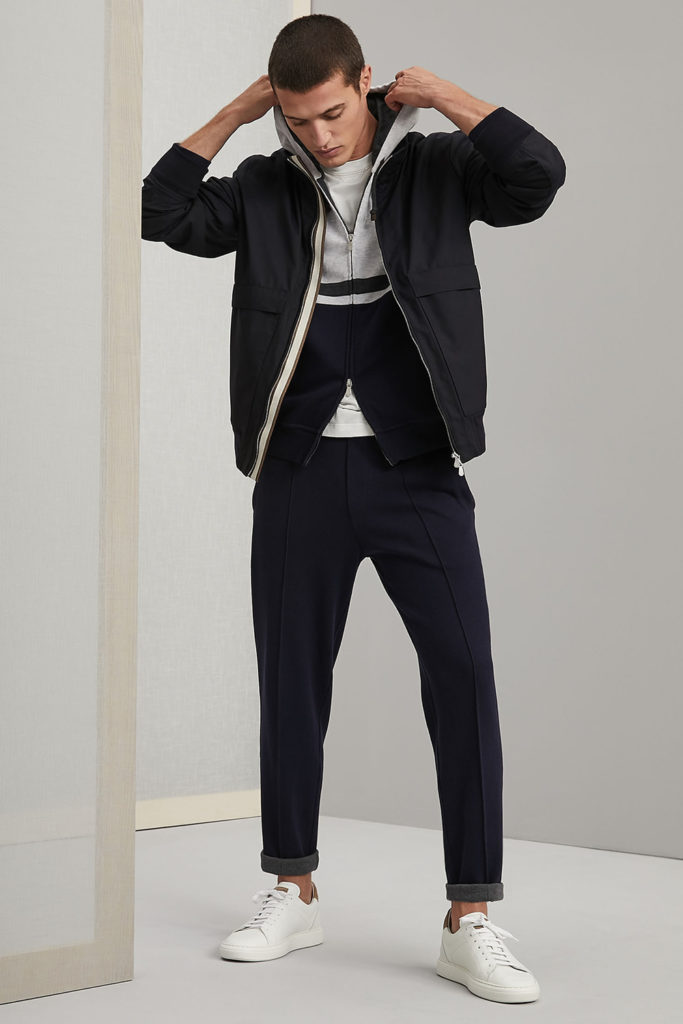how-to-wear-hoodie-athleisure