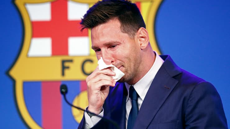Lionel Messi said he did not want to leave Barcelona in an emotional farewell news conference on Sunday.