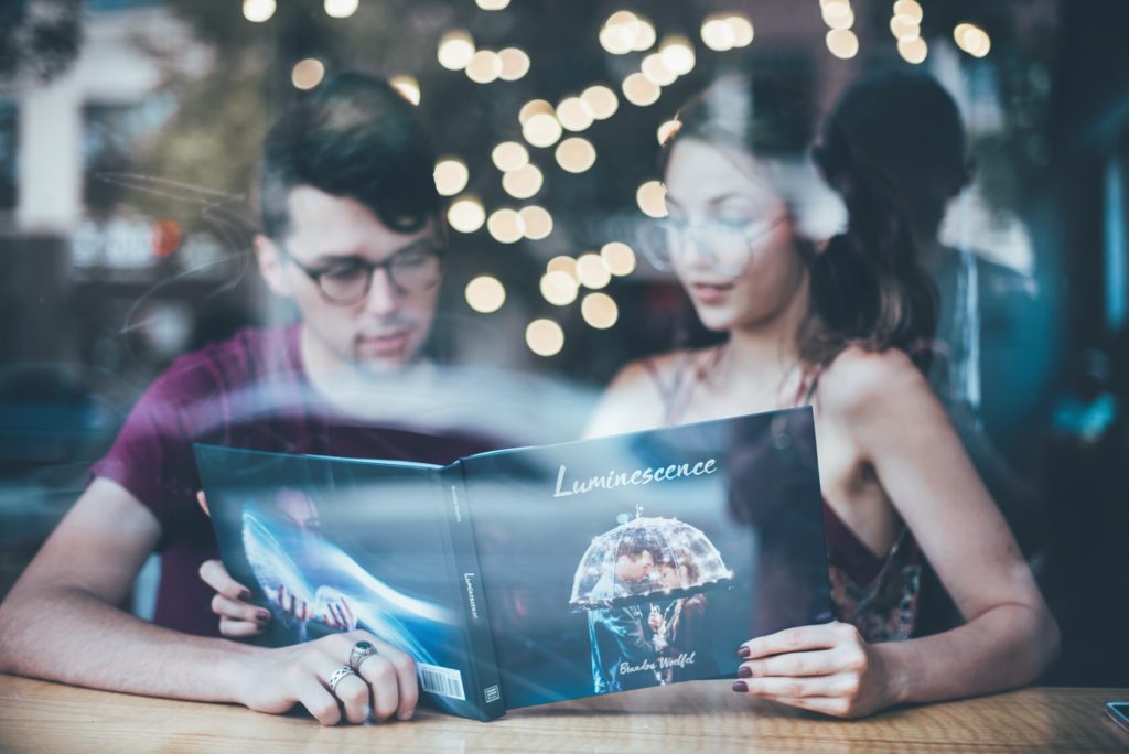 a couple date in a restaurant