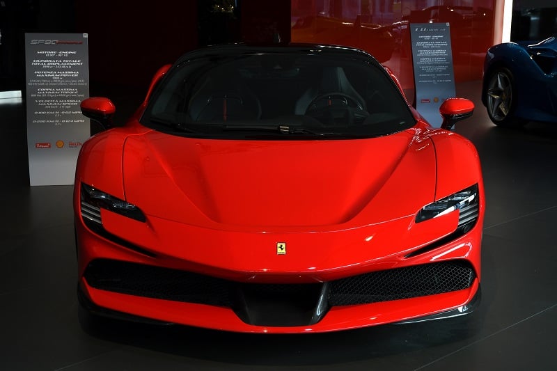 Ferrari-SF90-Stradale