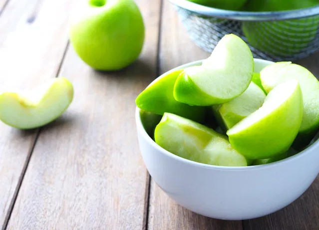 health benefits of eating apples for men with healthy lifestyle