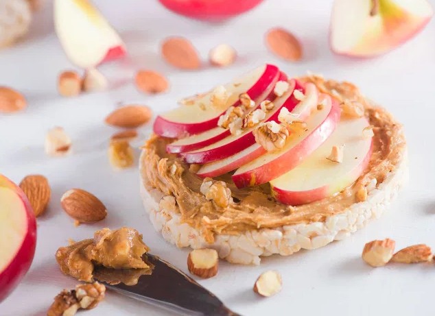 health benefits of eating apples for men with healthy lifestyle