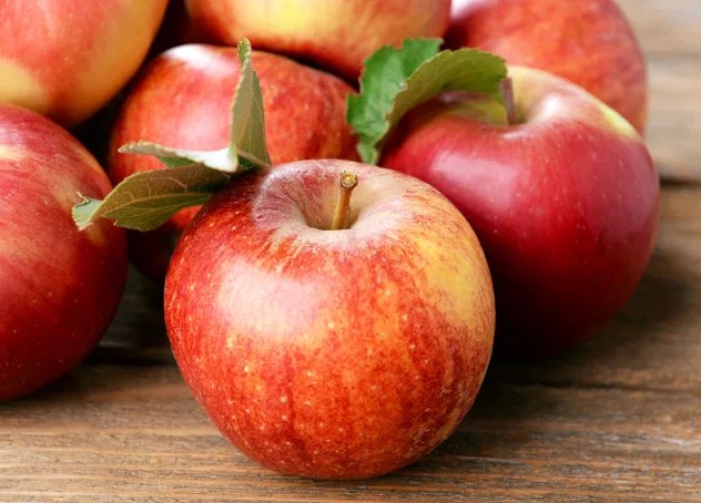 health benefits of eating apples for men with healthy lifestyle