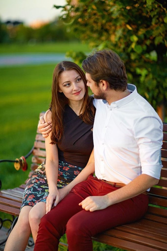 man hugging his girlfriend 