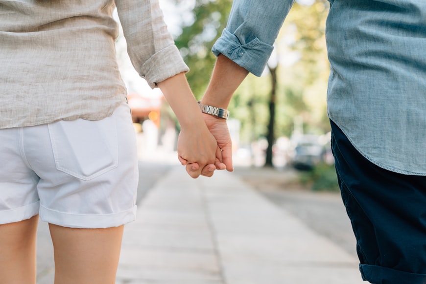 tips for men to discern where a girl is interested in you or not