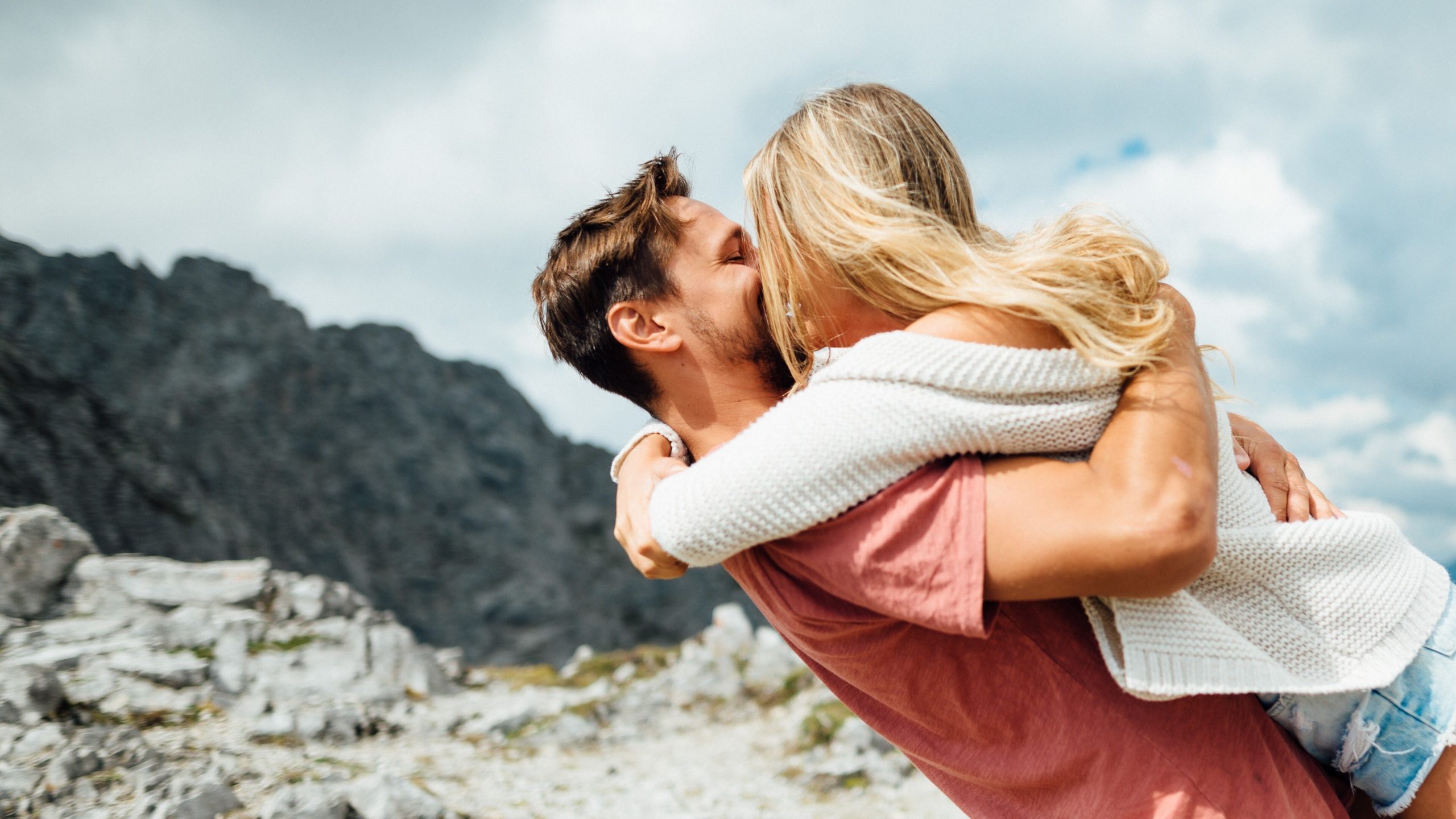 tips for men to be romantic in a relationship