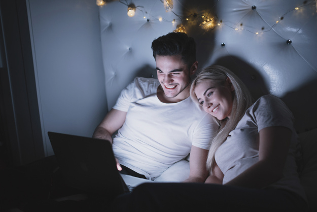 tips for men to console their girlfriend