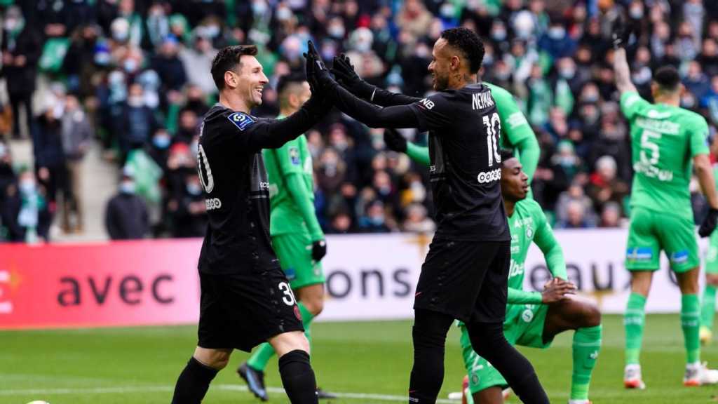 St Etienne 1-3 PSG: Mauricio Pochettino's men come from behind to win and extend lead at the top 