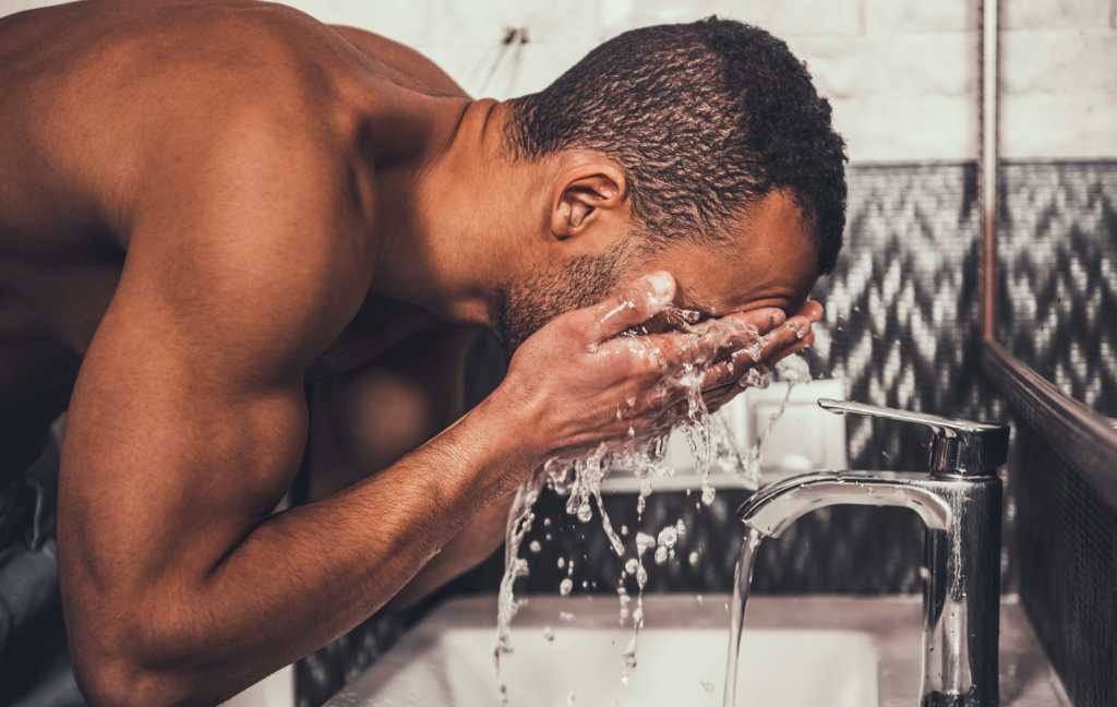 The Best Men's Face Scrubs And Why & How You Should Use Them - Grooming Lounge 