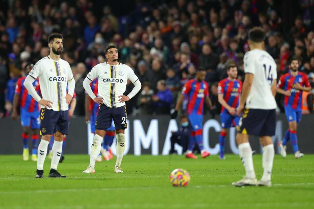 Everton Players Frustrated
