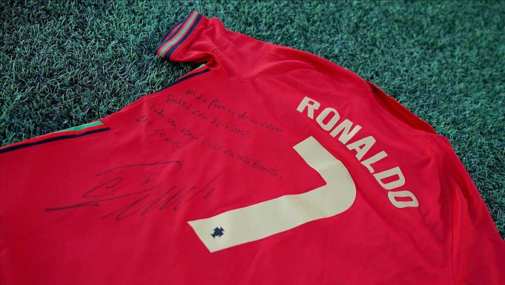 cristiano-ronaldo-auctions-signed-shirt-to-raise-money-for-la-palma-volcano-victims