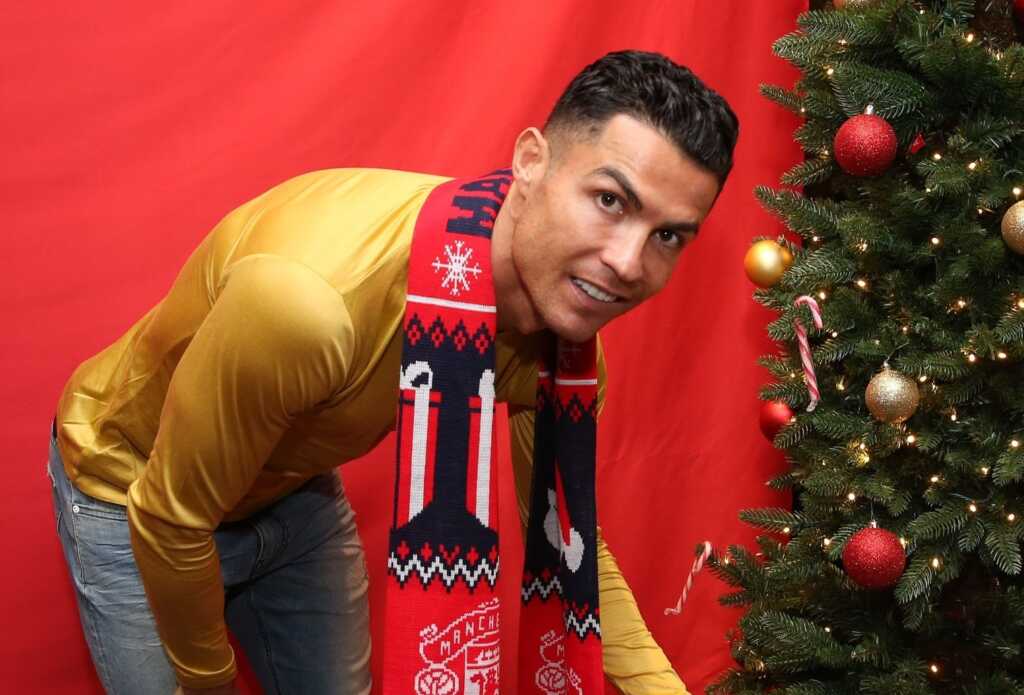 cristiano-ronaldo-leads-man-utd-stars-in-act-of-christmas-kindness-at-childrens-hospitals