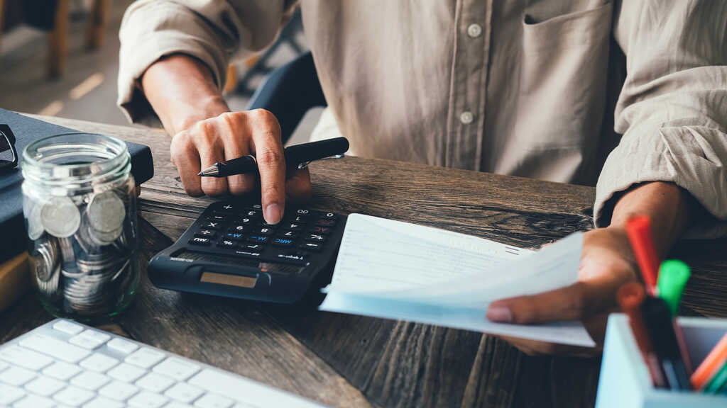  man set a budget