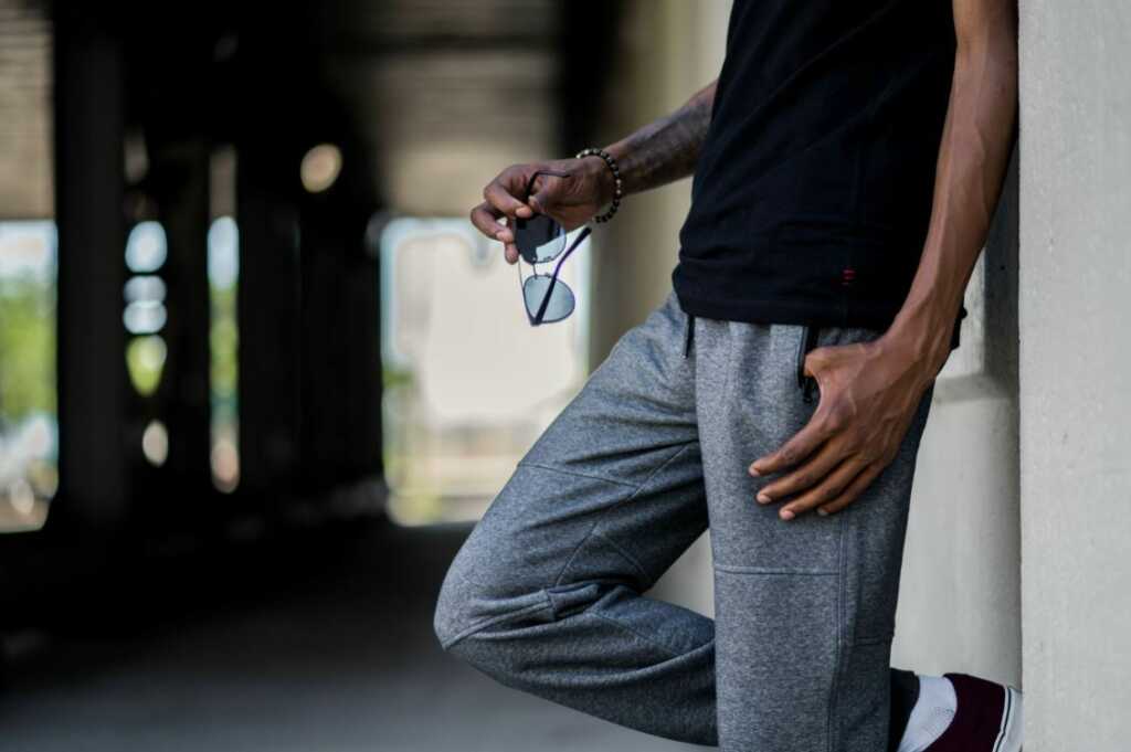 how-to-wear-sweatpants-joggers