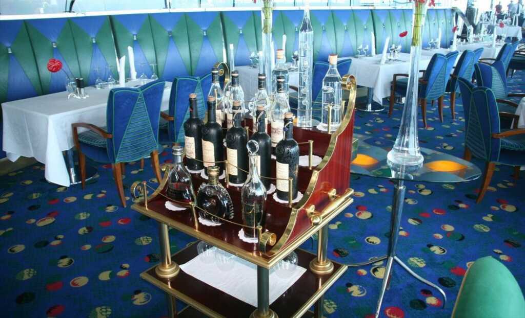 27.321 cocktail, Dh27,321