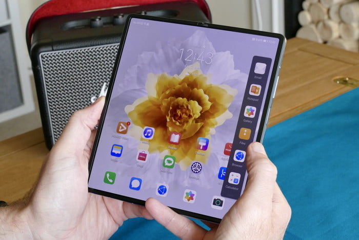huawei-mate-x2-open