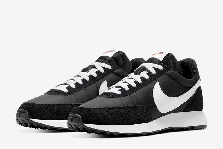 Best Sneakers for men to add in their Wardrobe