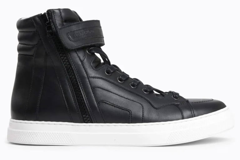 Best Sneakers for men to add in their Wardrobe