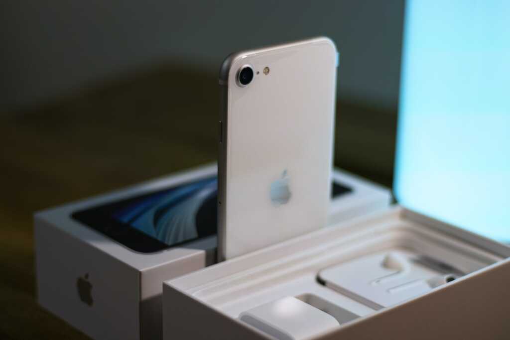 iPhone SE 3 Concept