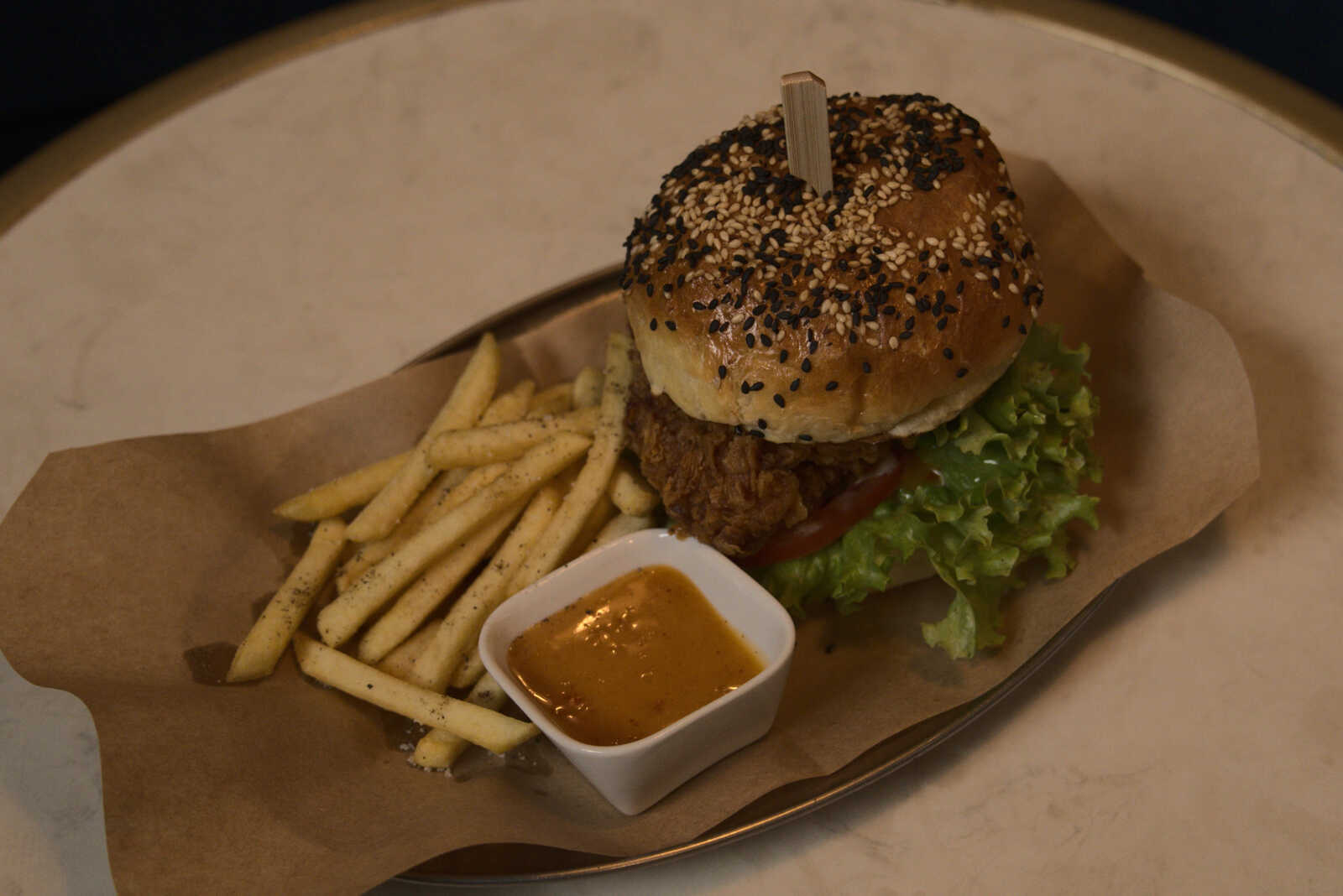 MadameEm's_Cocktail_Bar_burger