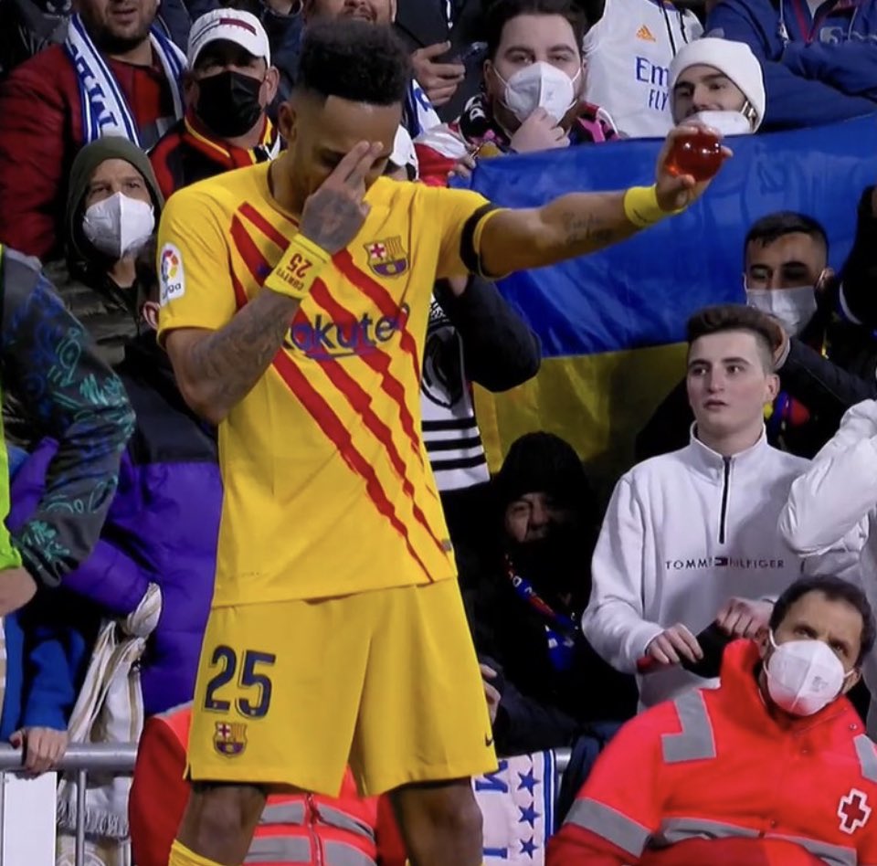 Aubameyang celebrated anime character Goku's instant transmission