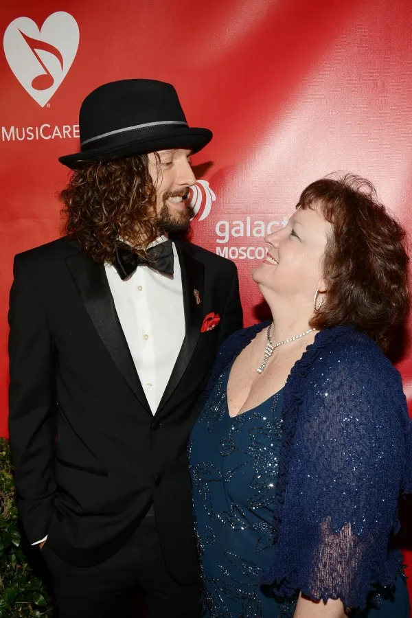 celebrities with their mums