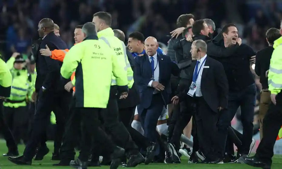 Patrick Vieira leave the pitch with escorts