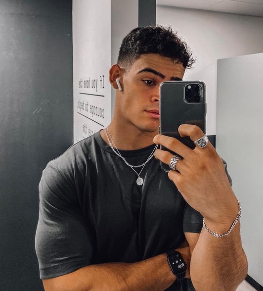 ကွီး Fitness Influencer
