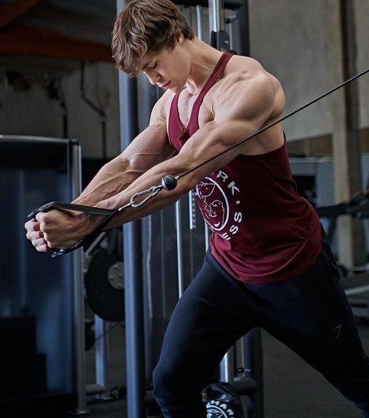 ကွီး Fitness Influencer