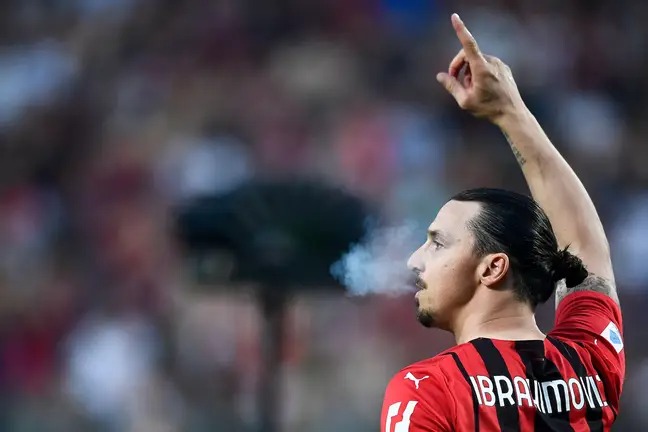Ibrahimovic smoke cigar