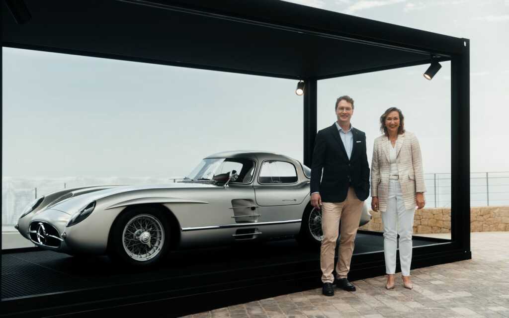Mercedes-Benz Smashes Car Auction