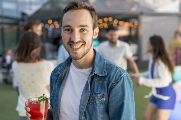ပါတီပွဲ ဆောင်ရန် ရှောင်ရန်