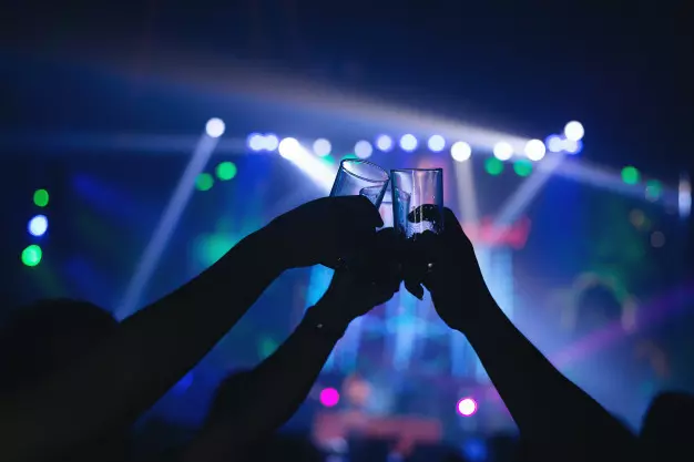 nightlife ပျော်ပျော်ပါးပါး