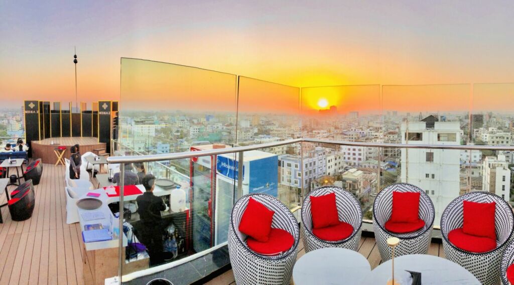 ကွီး မန္တလေး Rooftop