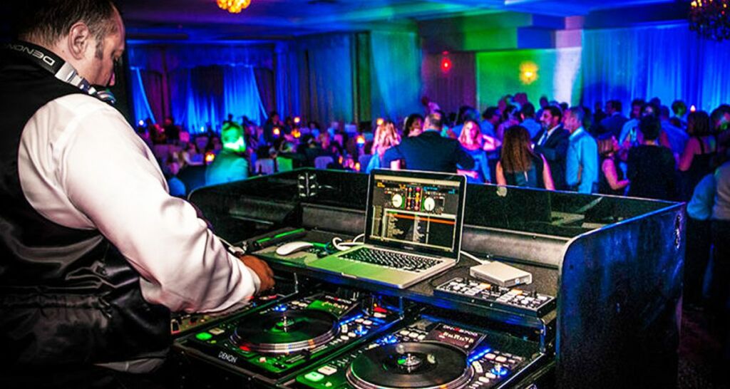 DJ