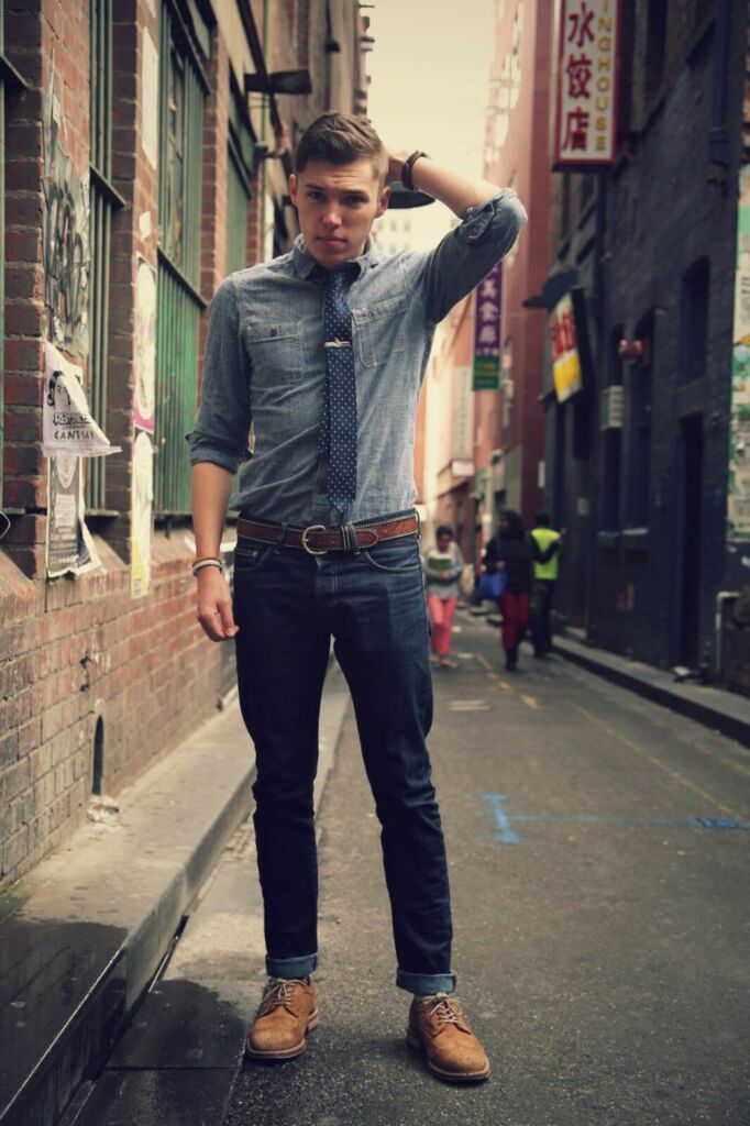 နက်ပြာရောင် Jeans တွဲဖက်ဝတ်ဆင်