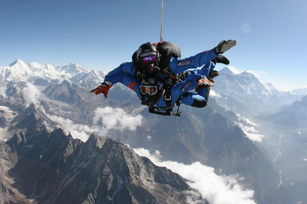 Skydiving ကွီးတို့