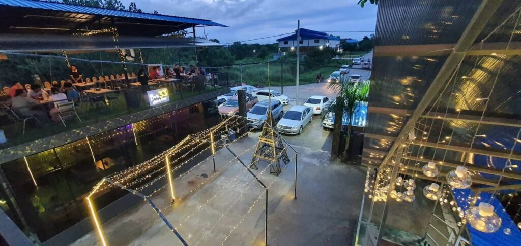 Bar 33