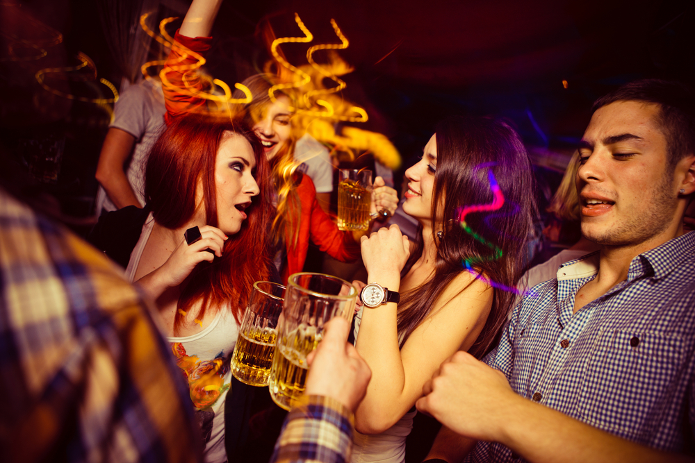 Nightlife အန္တရာယ်ကင်းကင်း