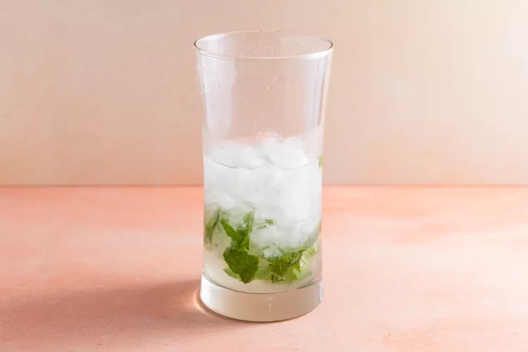 Vodka Mojito ကော့လ်တေး